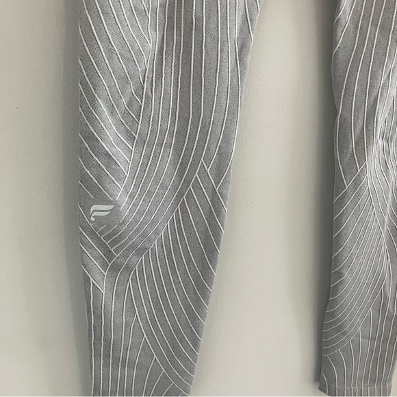 Fabletics Seamless High-Waisted Linework Leggings. - Picture 5 of 14